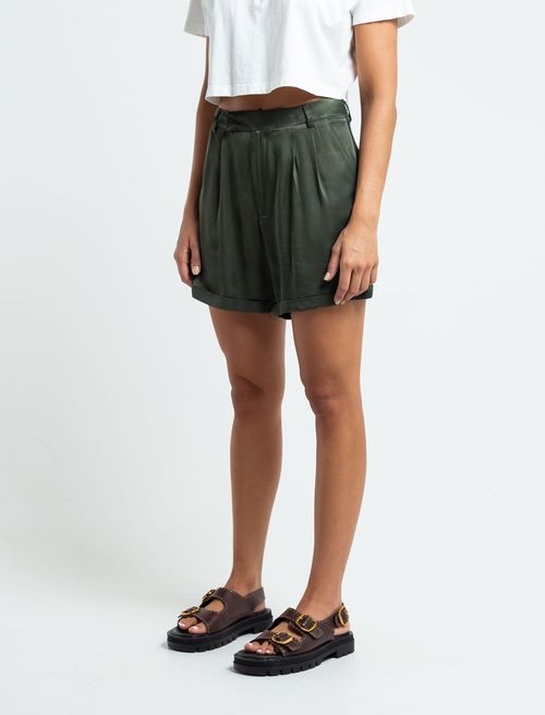 Short con bolsillos