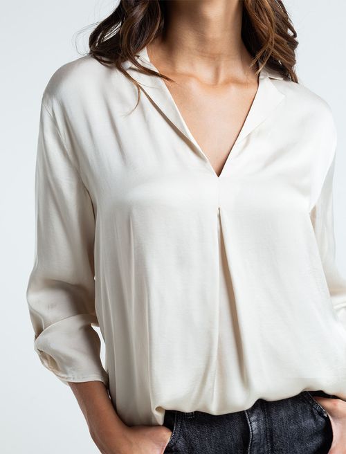Camisa con corte en frente