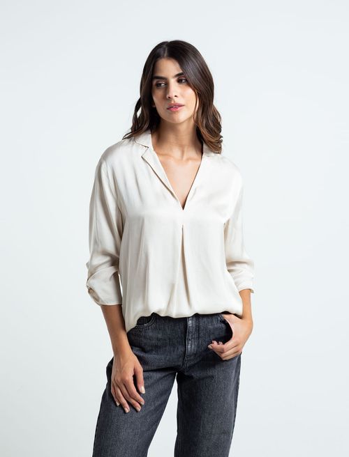 Camisa con corte en frente