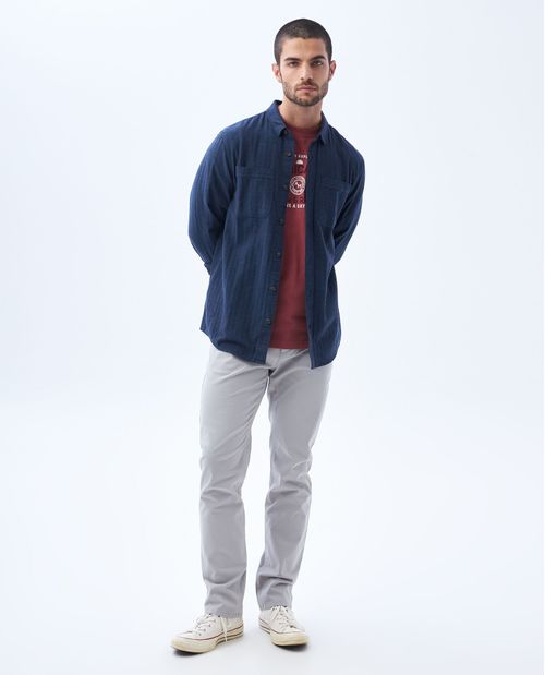 Camisa con bolsillos de parche para hombre