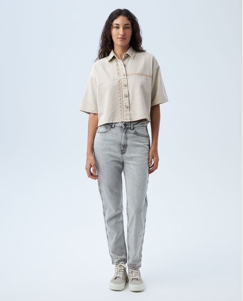 Camisa con detalles de bordado para mujer