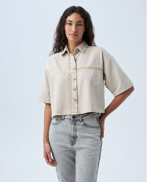 Camisa con detalles de bordado para mujer