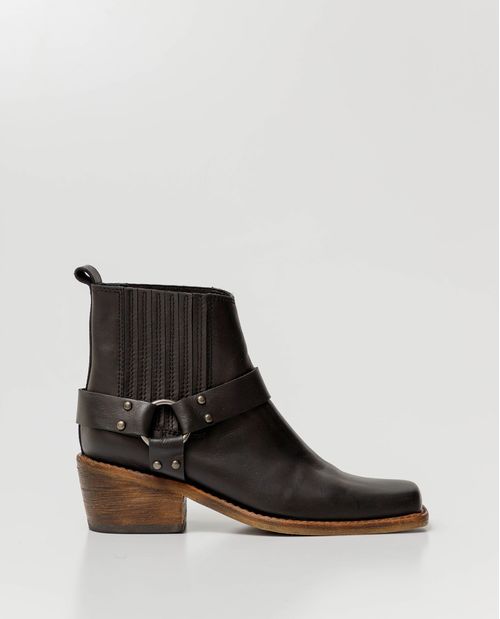 Botas de Mujer en Cuero, Tipo Western Caña Ajustada - Arnés de Cuero y Argollas