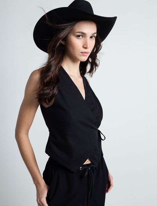 Camisa con diseño cruzado