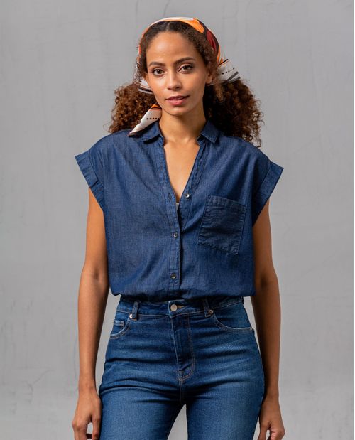 Camisa con escote en V para mujer