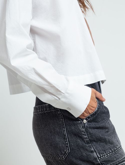 Camisa con apliques en cuello