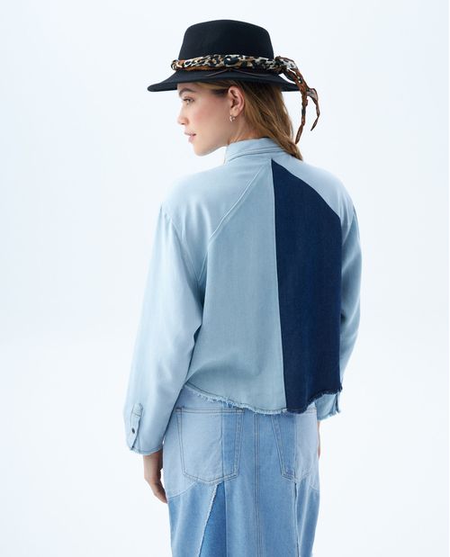Camisa con diseño en bloques de denim para mujer