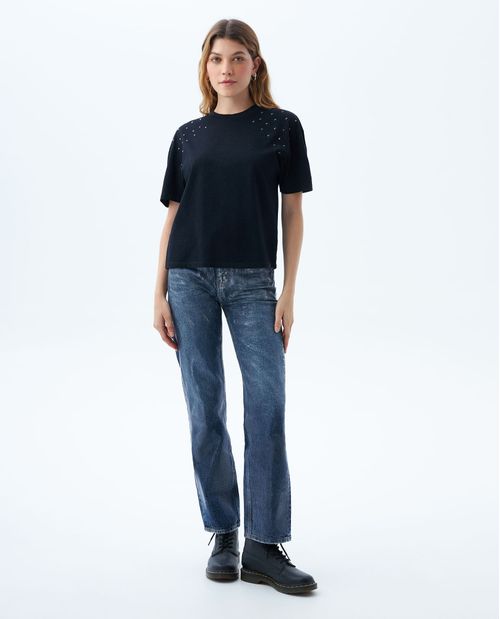 Camiseta con tela de brillo y taches para mujer