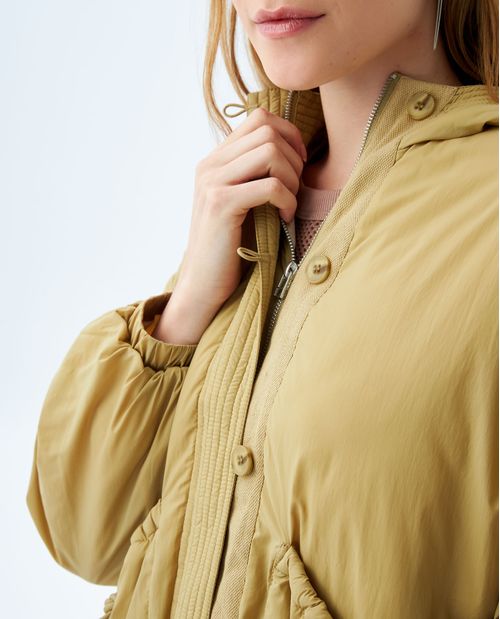 Chaqueta con recogidos y capucha para mujer