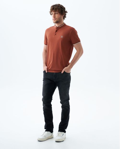 Polo con aplique punto corazón para hombre