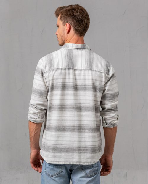 Camisa con bolsillos de tapa para hombre