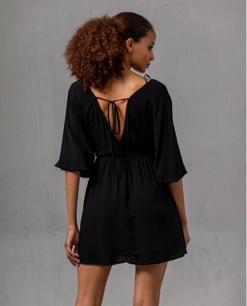 Vestido corto con escote para mujer