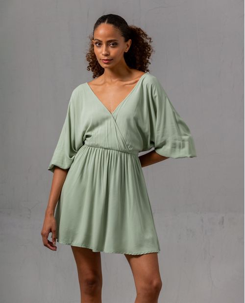 Vestido corto con escote para mujer