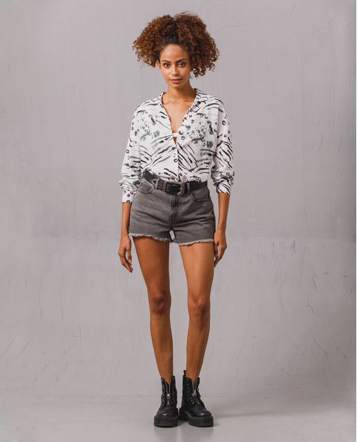Short con ruedo desflecado