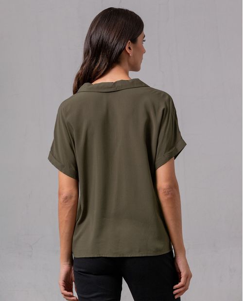Camisa con escote en V para mujer