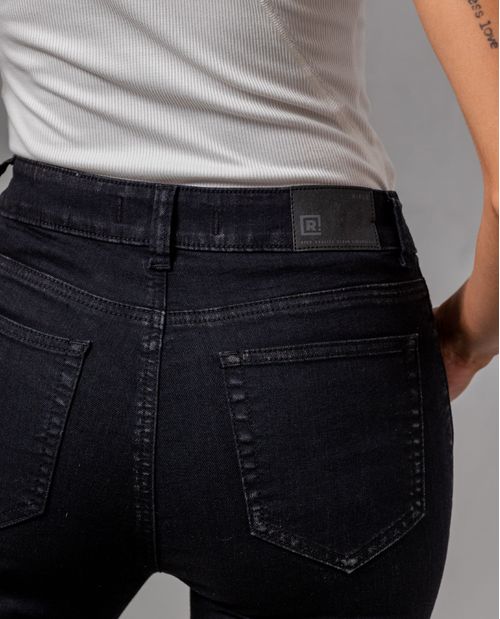 Jean Skinny en black denim para mujer