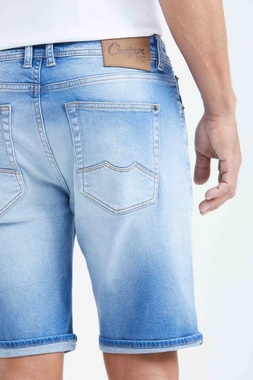 Bermuda en Denim Straight Fit Azul Claro con Stretch para Hombre