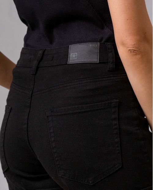 Short licrado con guardapolvo en ruedo para mujer