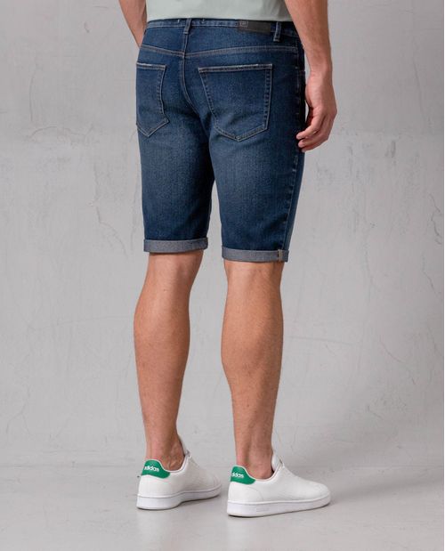 Bermuda en denim con guardapolvo en ruedo para hombre