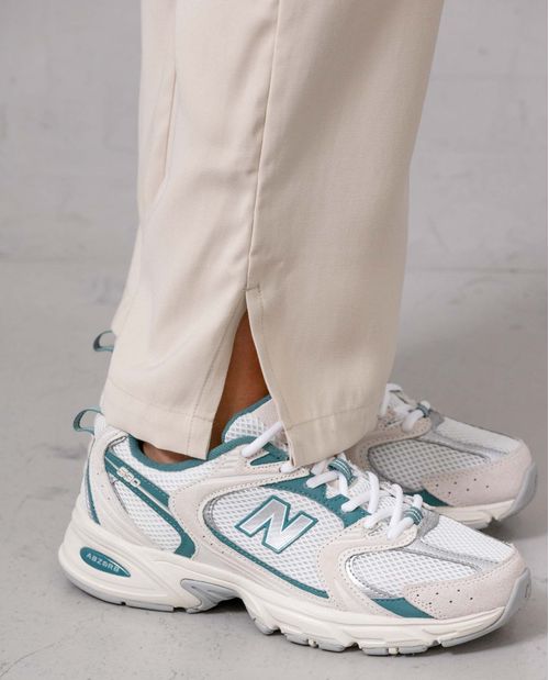 Pantalón con cintura elástica y abertura en bota para mujer