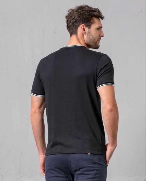 Camiseta con cuello y puños en contraste para hombre