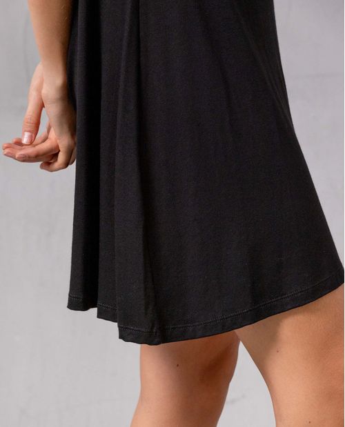 Vestido corto licrado acampanado para mujer