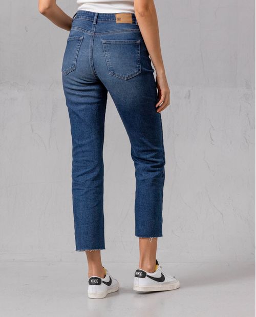 Jean Straight con bota al corte para mujer